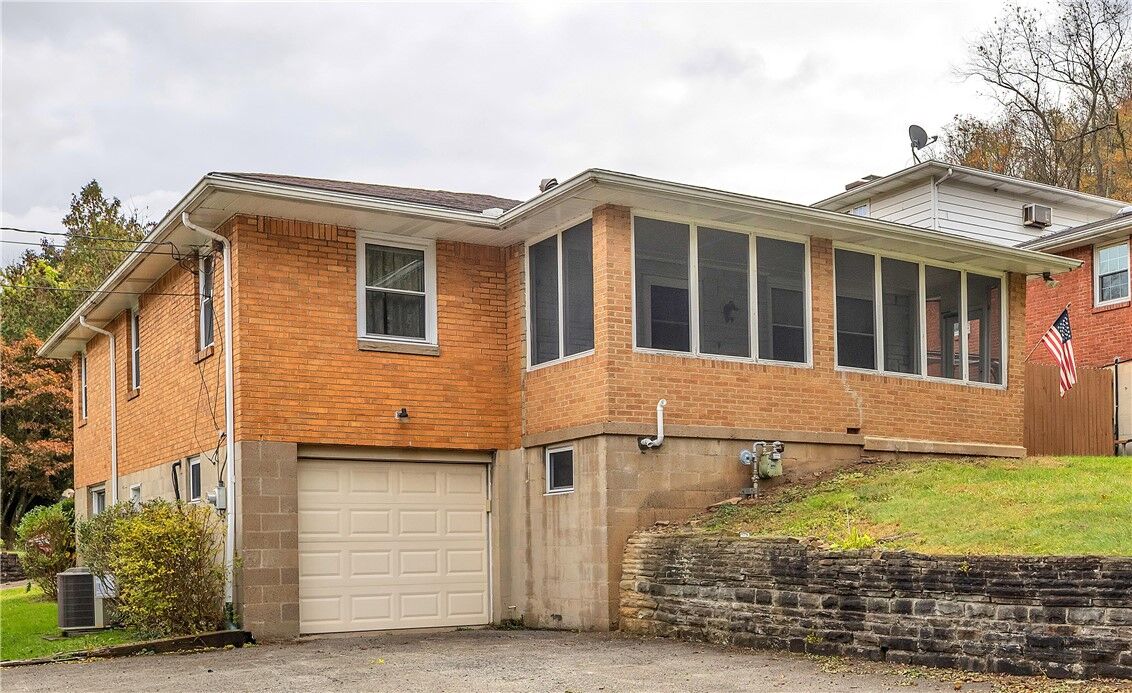 Property Photo:  405 Antonelli Drive  PA 15135