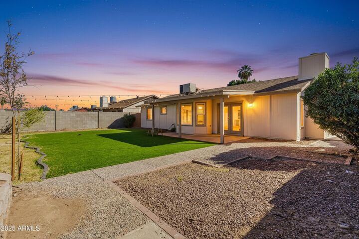 Property Photo:  812 W Rosal Place  AZ 85225