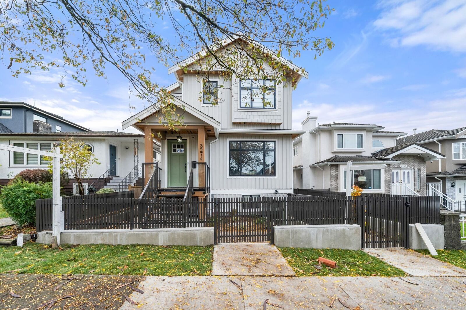 Property Photo:  3274 E 44th Avenue 2  BC V5R 3B1 