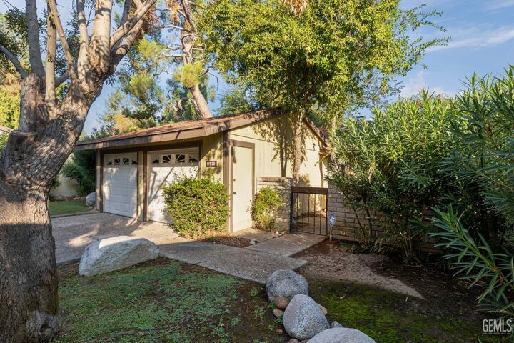 Property Photo:  11930 Laver Court  CA 93306 