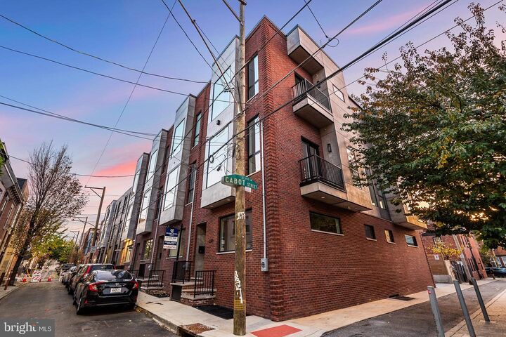 Property Photo: 1242 E Oxford Street PA 19125