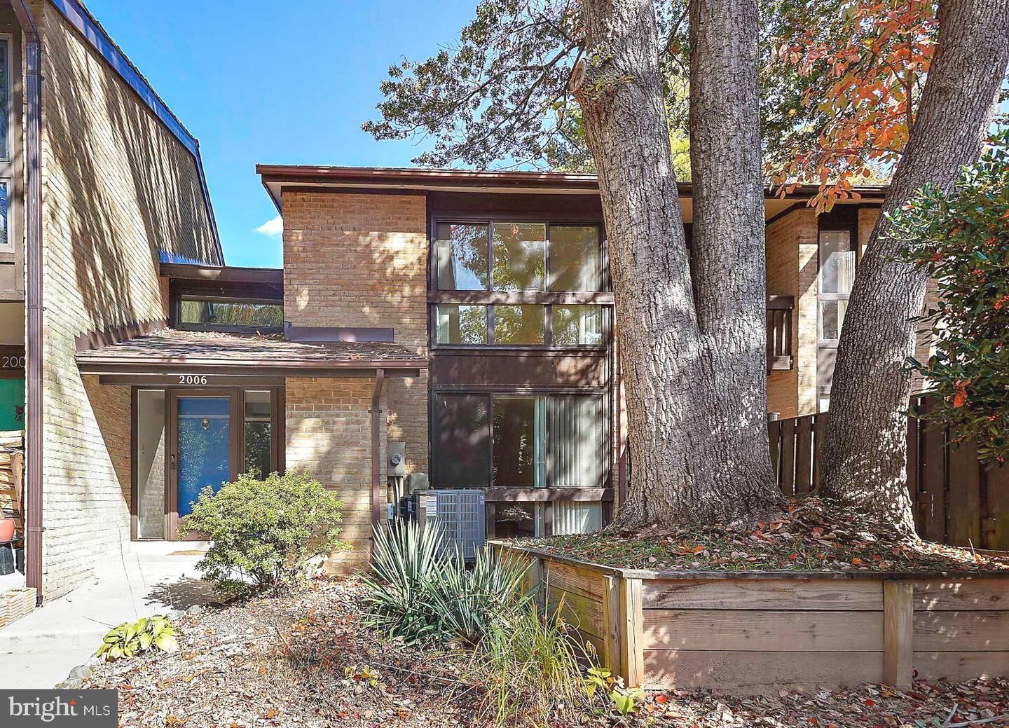 Property Photo:  2006 Lakebreeze Way  VA 20191 