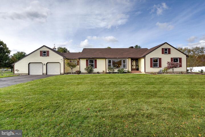 5 Glengarry Way  Princeton Junction NJ 08550 photo