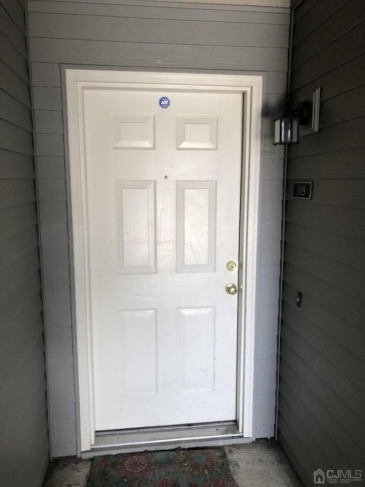 Property Photo:  1019 E Ravens Crest Drive  NJ 08536 