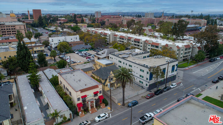 Property Photo:  716 W 30th St  CA 90007