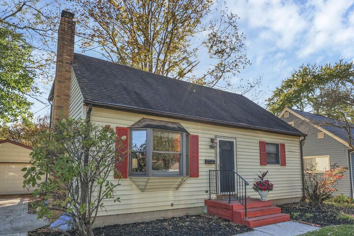 Property Photo: 2401 Shrewsbury Road OH 43221