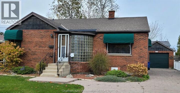 1720 Dufferin Avenue  Wallaceburg ON N8A 2X4 photo