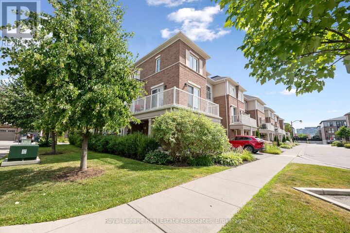 Property Photo:  165 Hampshire Way 71  ON L9T 8M7 