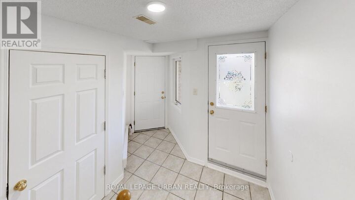 Property Photo:  4651C Kingston Road  ON M1E 2P8 