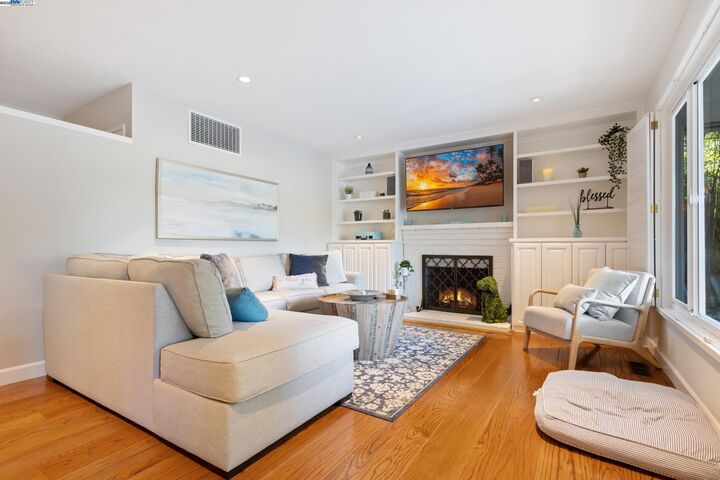 Property Photo:  166 Ramona Rd  CA 94526 