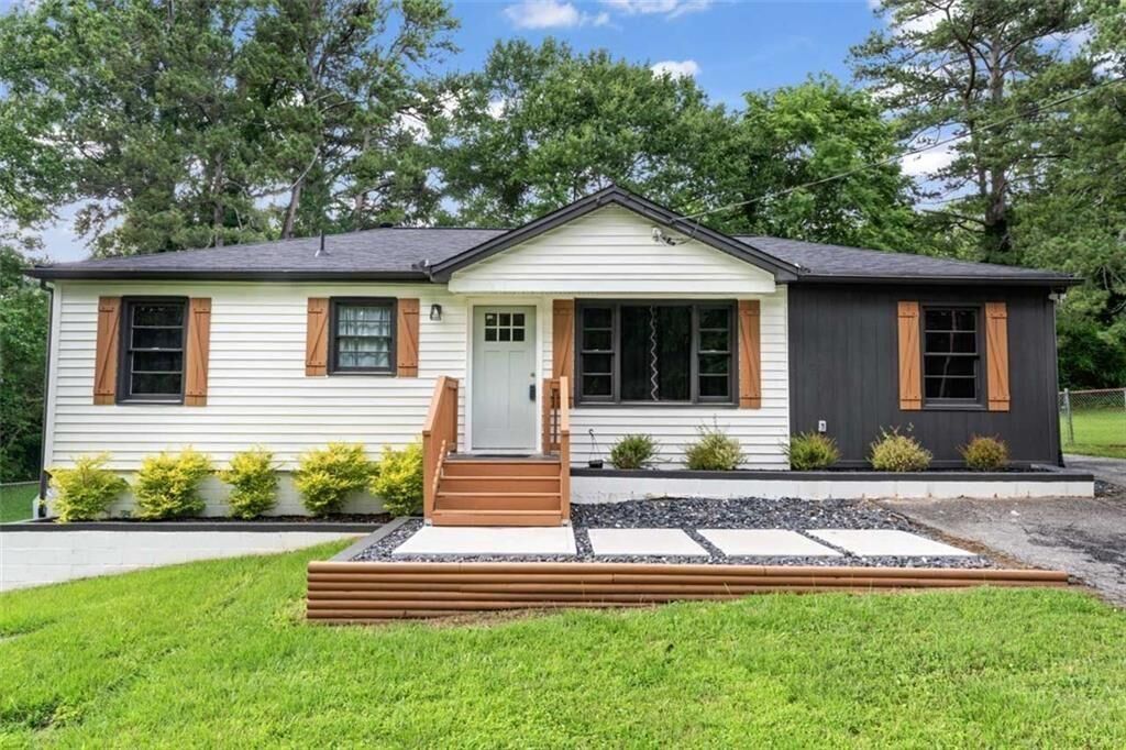 Property Photo:  1326 SW Stella Circle SW  GA 30126 