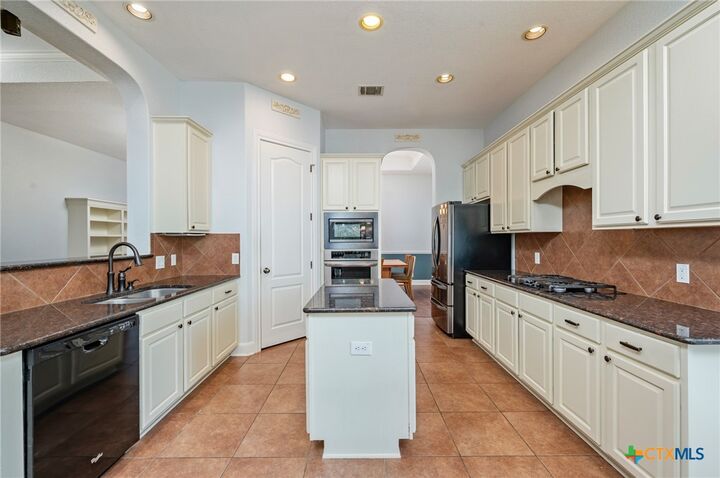 Property Photo:  331 Arendes Drive  TX 78132 