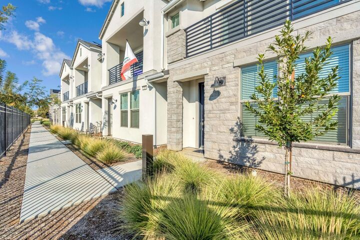 554 W Mahogany Lane  Clovis CA 93611 photo