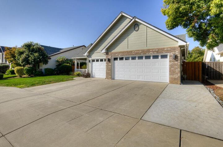 Property Photo:  8925 N Laureen Avenue  CA 93720 