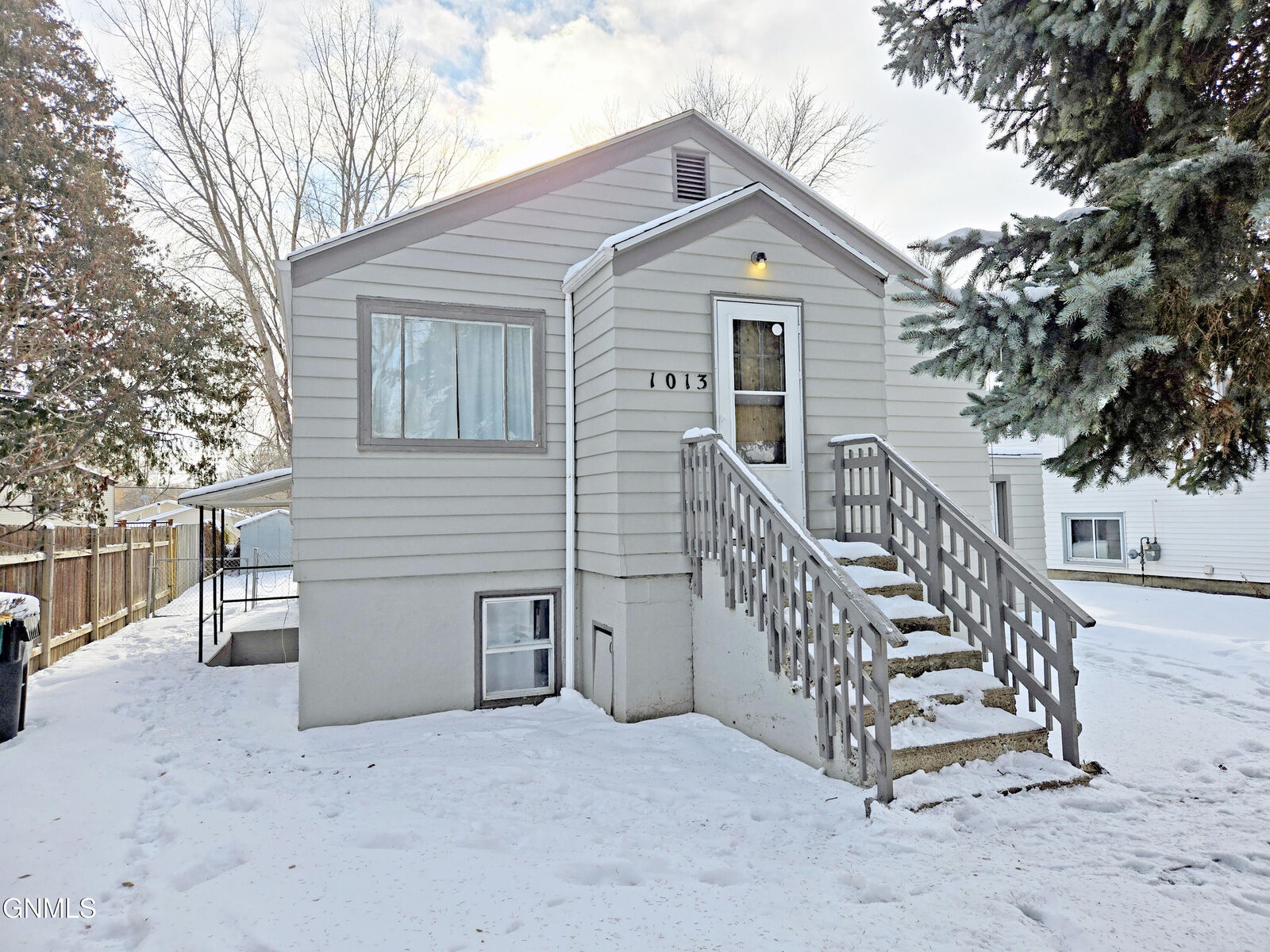 Property Photo:  1013 Jefferson Avenue  ND 58504 