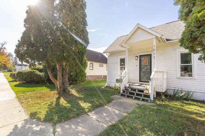 Property Photo: 1011 Grove Street IA 50613