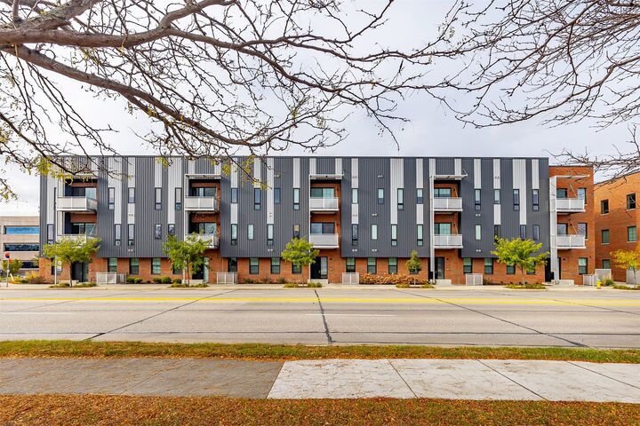 Property Photo:  450 SW 7th Street 304  IA 50309 