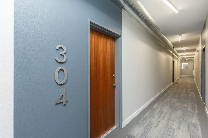 Property Photo:  450 SW 7th Street 304  IA 50309 