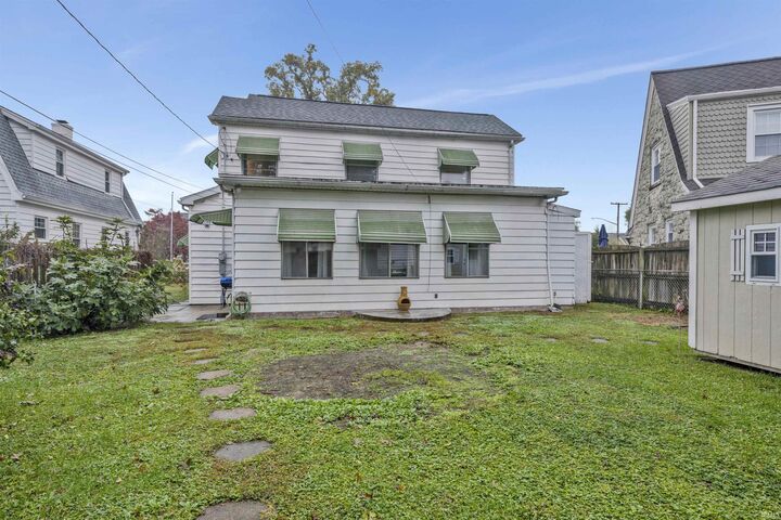 Property Photo:  2909 E Mulberry Street  IN 47714
