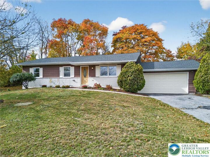 7340 W Hillcrest Lane  Slatington Borough PA 18080 photo