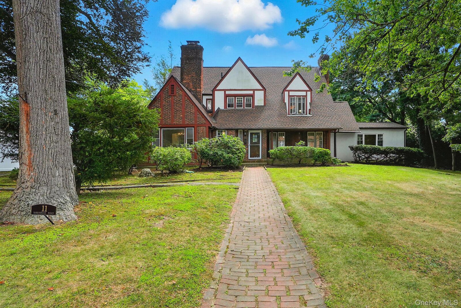 Property Photo:  11 Robinhood Road  NY 10605
