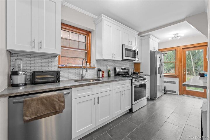 Property Photo:  128 Kimball Terrace  NY 10704 