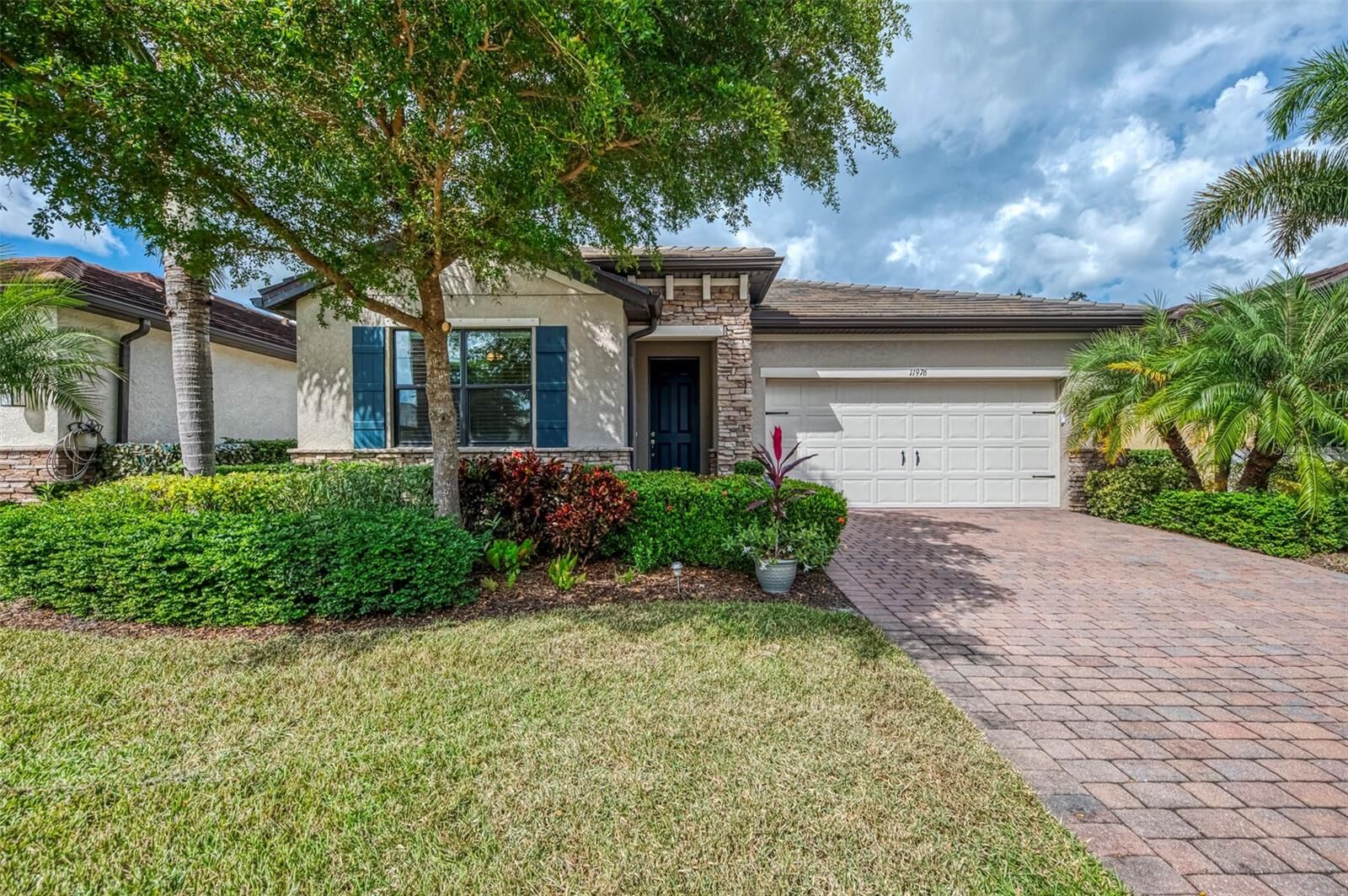 Property Photo:  11976 Blazing Star Drive  FL 34293