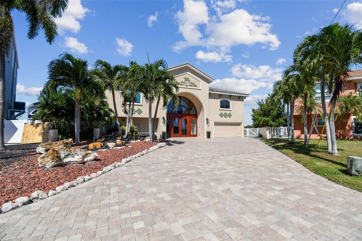 Property Photo:  582 Johns Pass Avenue  FL 33708