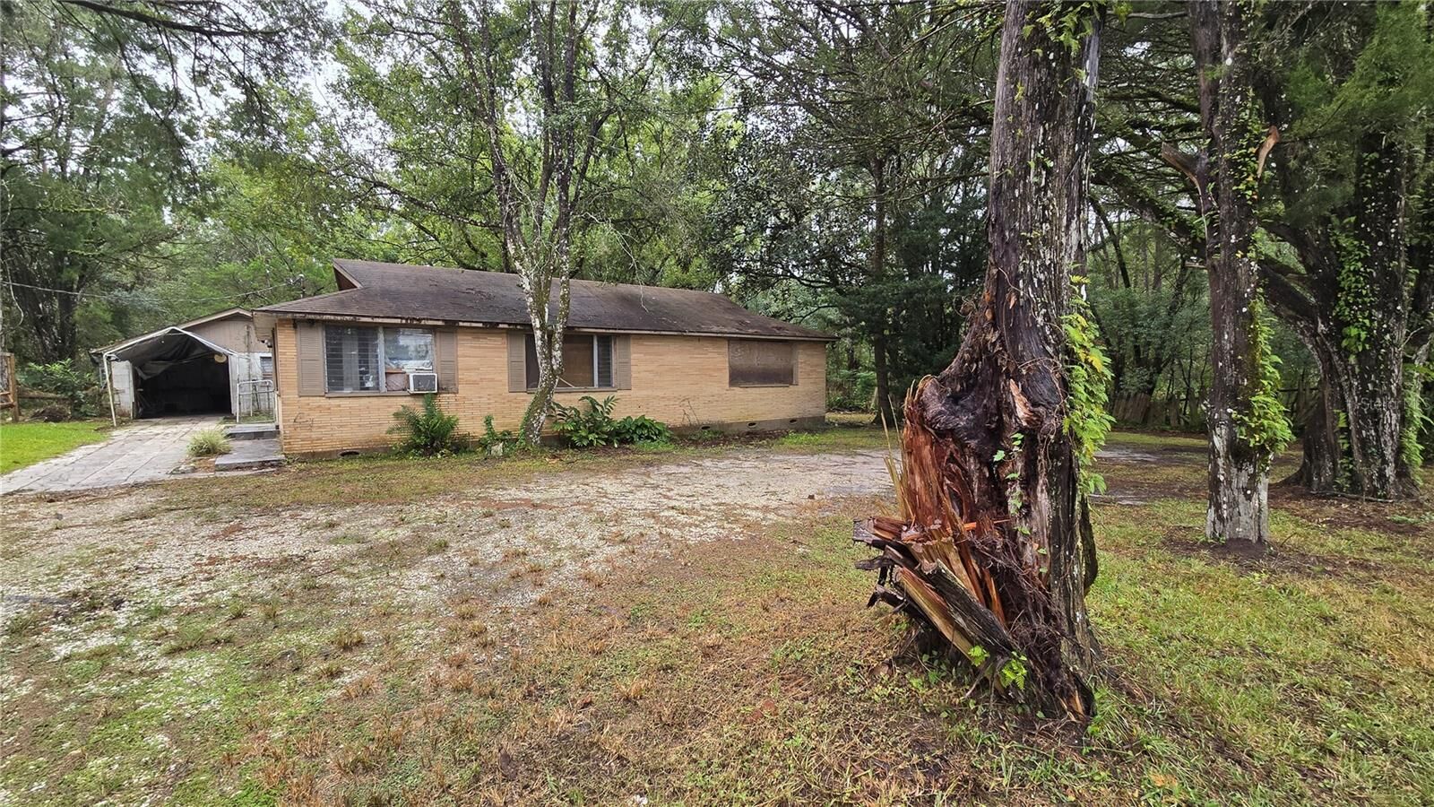 Property Photo: 18426 Powell Road FL 34604