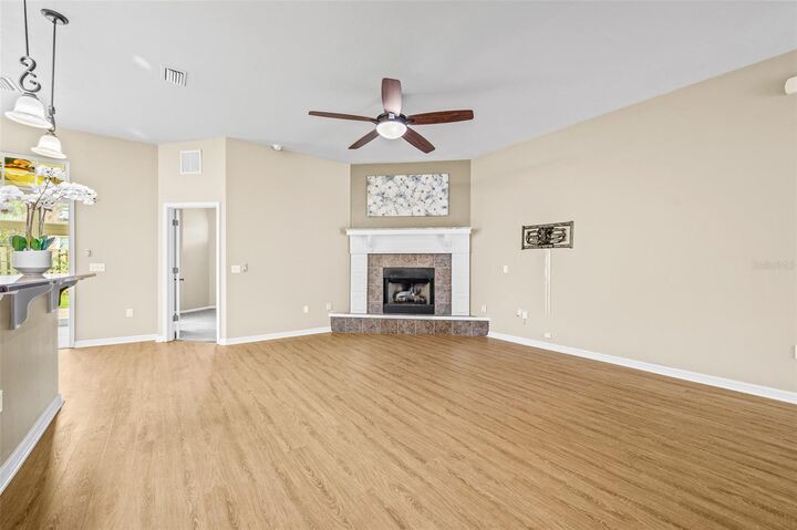 Property Photo: 14652 NW 27th Avenue FL 32669