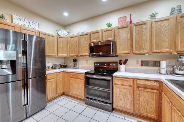 Property Photo:  2408 Fox River Pkwy B  WI 53189