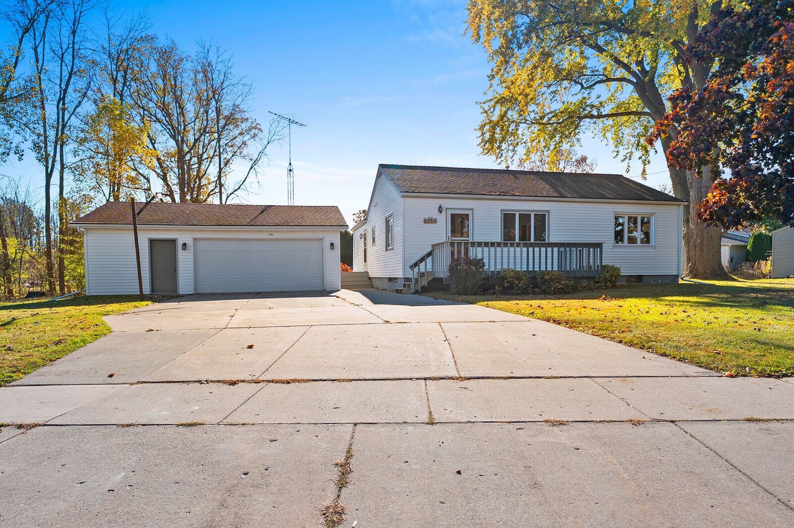 Property Photo: 4207 Menasha Ave WI 54220