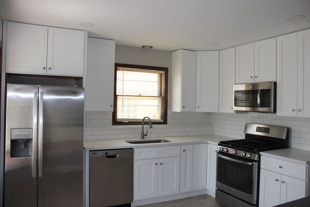 Property Photo:  724 Barnsdale Road 2  IL 60526