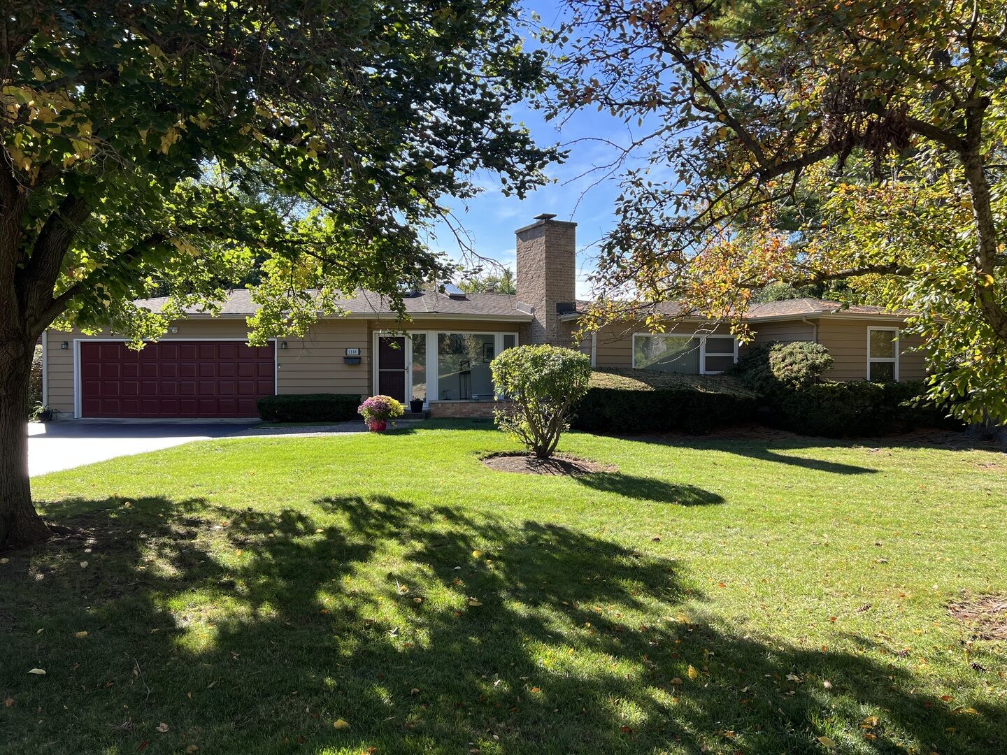 Property Photo:  1140 Ridge Road  IL 60035 