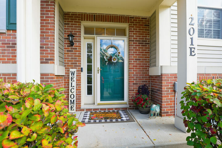 Property Photo:  201 N Louis Street E  IL 60056 