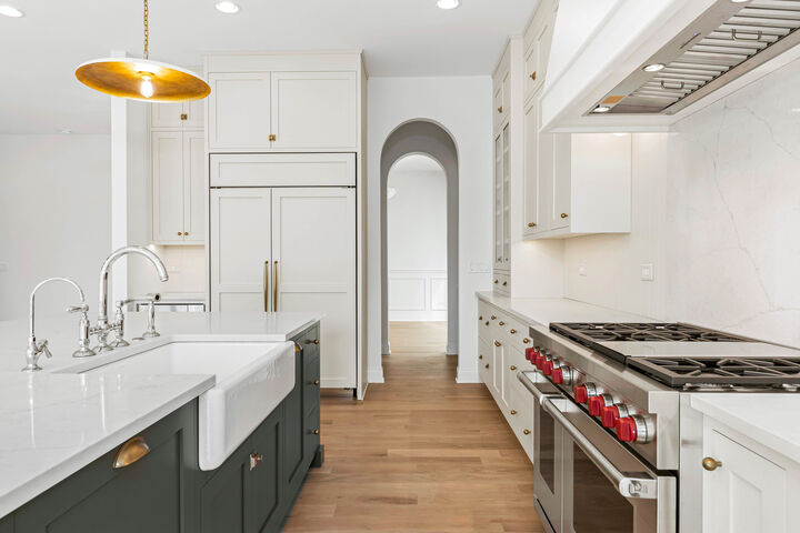 Property Photo:  1310 N Eagle Street  IL 60563