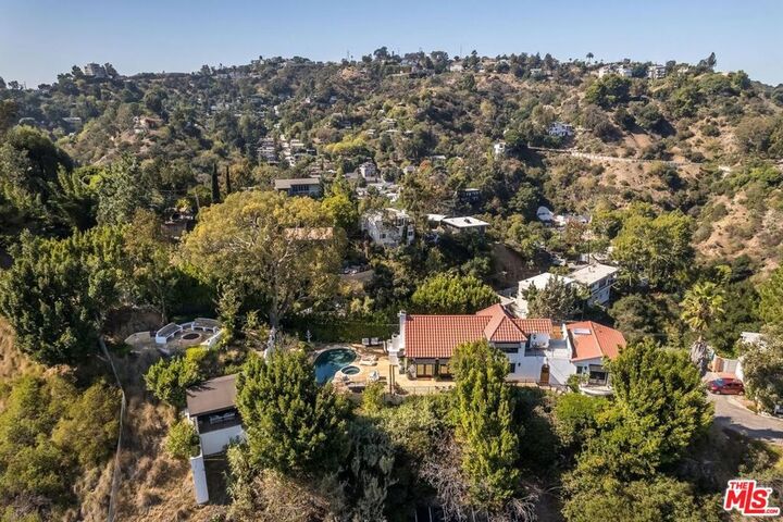 Property Photo:  8148 Mannix Drive  CA 90046 