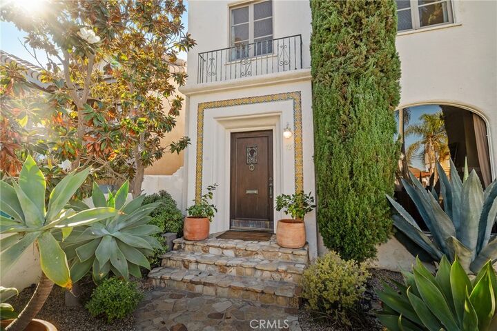 Property Photo:  75 Corona Avenue  CA 90803 