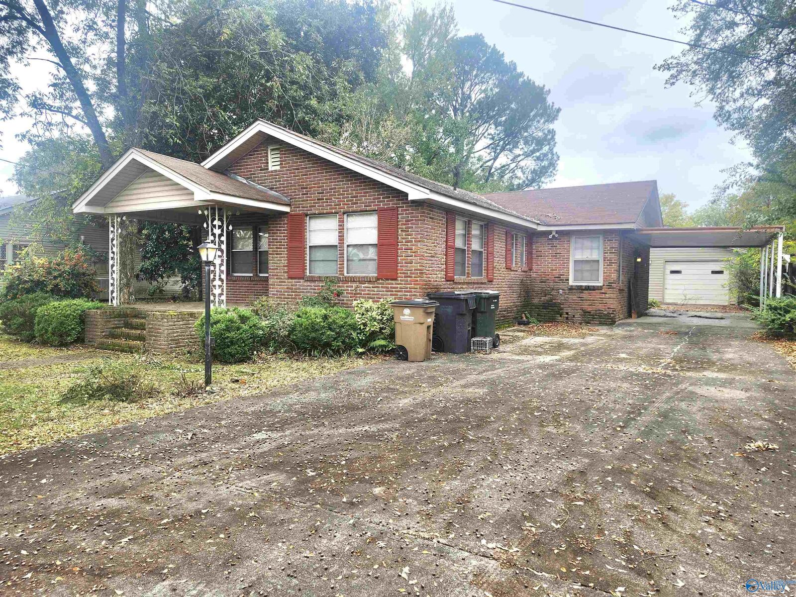 Property Photo:  2307 Clara Avenue SW  AL 35601