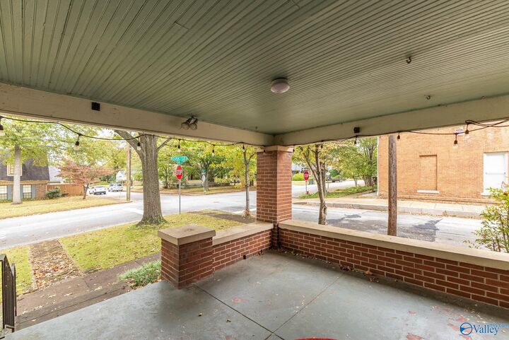 Property Photo:  320 Oak Street  AL 35601