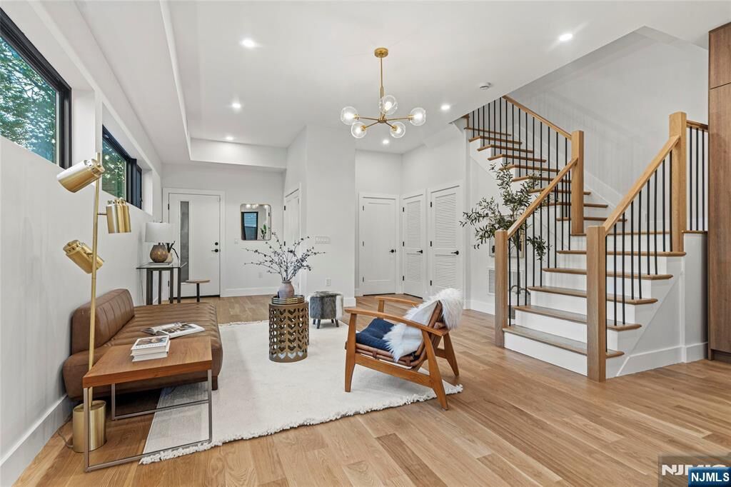 Property Photo:  32 Hancock Avenue 3  NJ 07307 