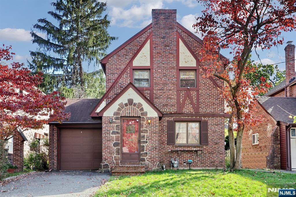 Property Photo:  65 Summit Road  NJ 07012 