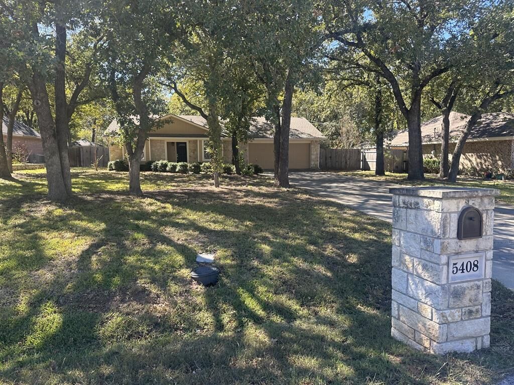 Photo de la propriété:  5408 Cortez Drive  TX 76049 