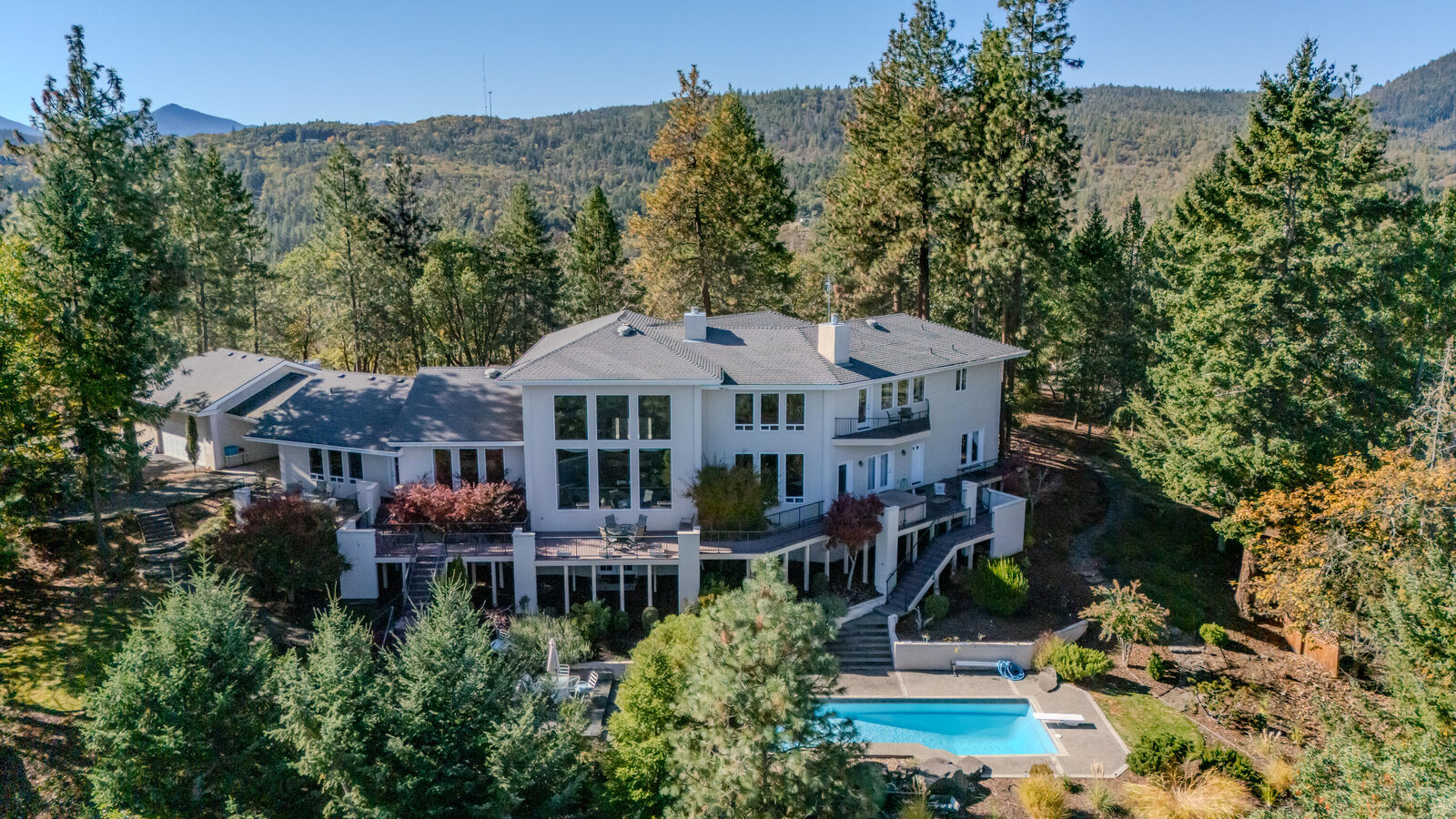 Property Photo:  1661 Or-238 Highway  OR 97530