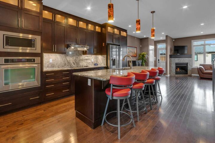 Photo de la propriété:  2534 3 Avenue NW  AB T2N 0L3