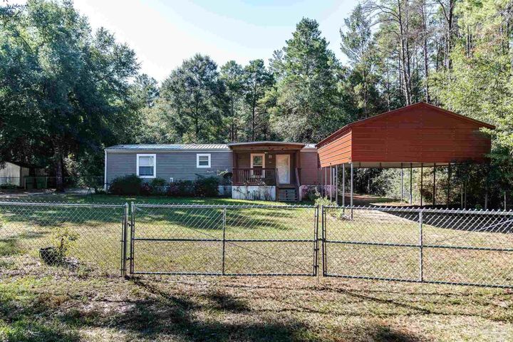 Property Photo: 11491 Floridale Dr FL 32583