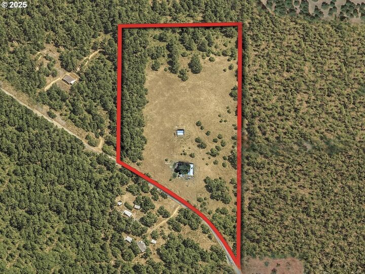 Property Photo:  610 Wahkiacus Heights Rd  WA 98628 