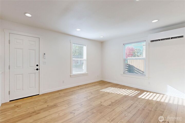 Property Photo:  995  Hobson Street  WA 99362