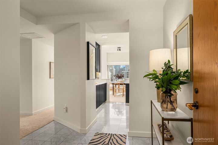 Property Photo:  2821  2nd Avenue 1304  WA 98121