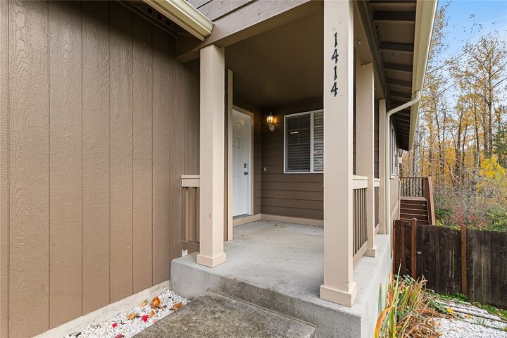 Property Photo:  1414  Fruitland Dr  WA 98226